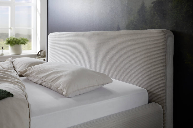 Čalouněná postel taupe s úložným prostorem 140 x 200 cm manšestr písková
