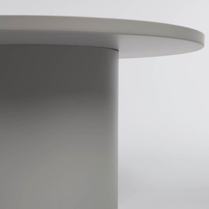 Kulatý kovový stolek Charu Ø 72 cm šedý